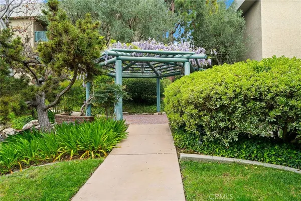 $585,000 | 576 North Bellflower Boulevard, Unit 236, Long Beach, CA 90814