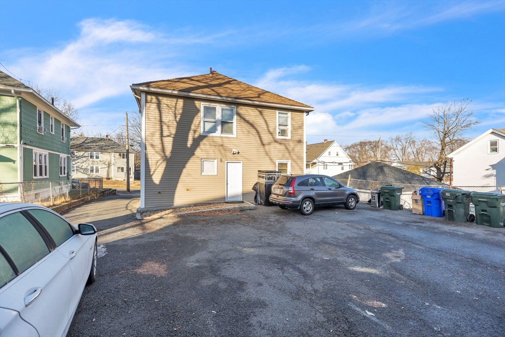 37-39 Lyons Street Springfield, MA 01151 - Photo 3 of 23 Gallery Image 3
