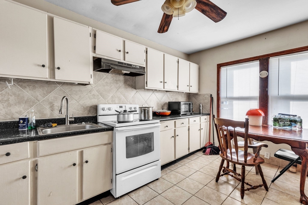 37-39 Lyons Street Springfield, MA 01151 - Photo 4 of 23 Gallery Image 4