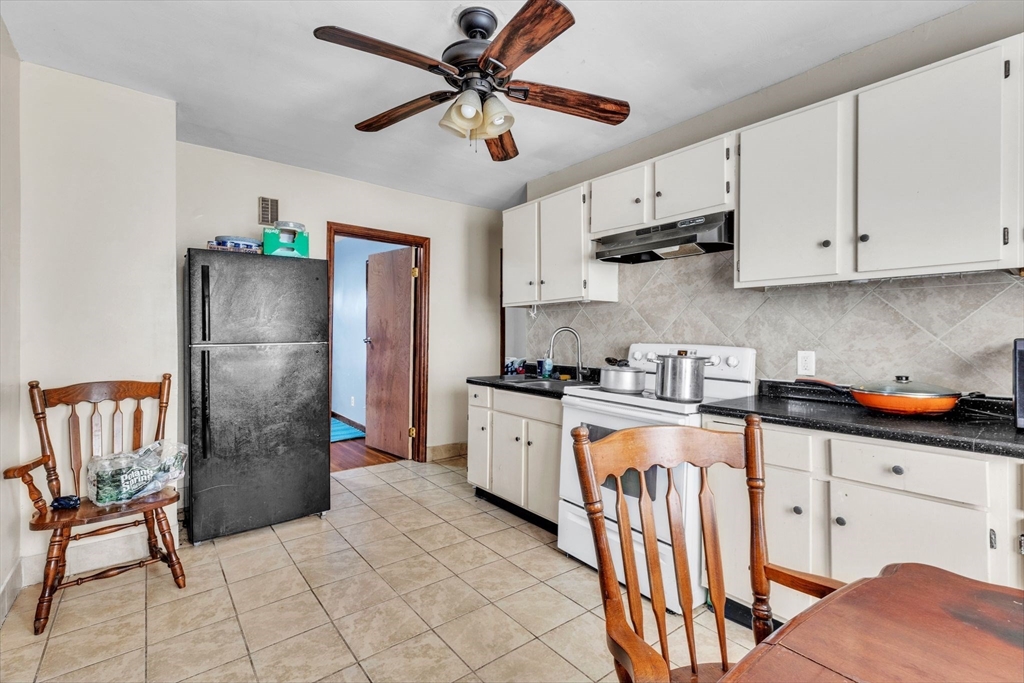 37-39 Lyons Street Springfield, MA 01151 - Photo 5 of 23 Gallery Image 5