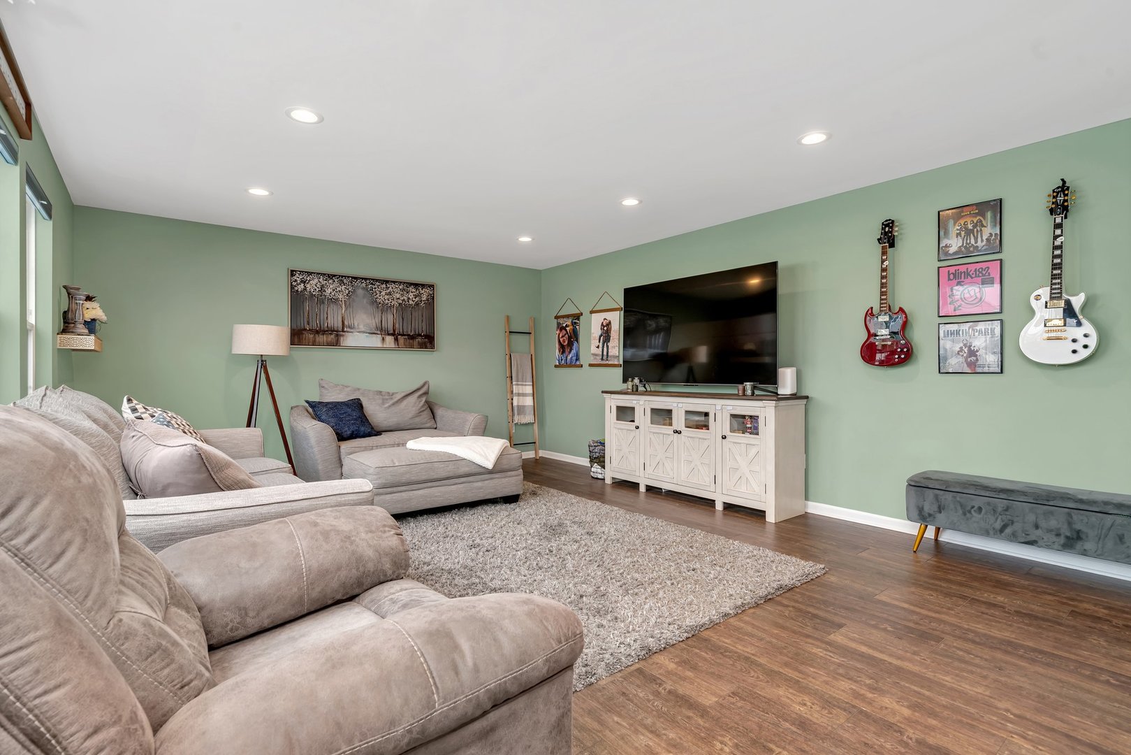 1901 Locust Road Morris, IL 60450 - Photo 4 of 30 a living room with furniture and a flat screen tv