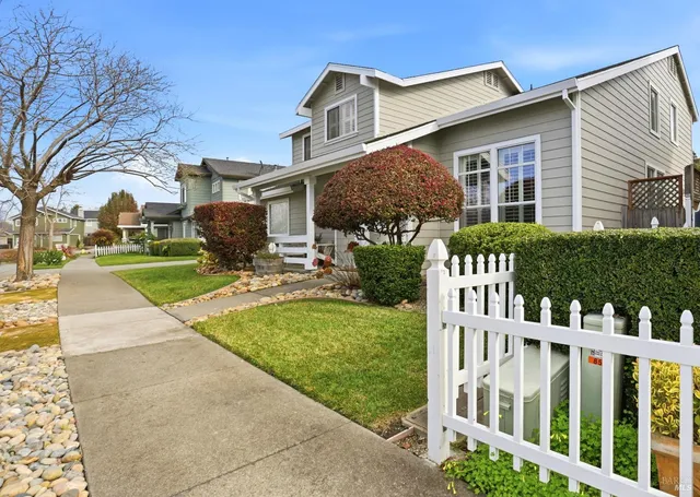 $895,000 | 1858 Lexington Street, Petaluma, CA 94954