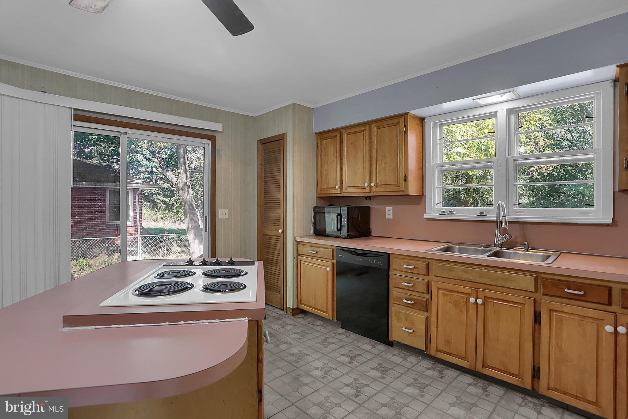 248 Silver Spring Road Mechanicsburg, PA 17050 - Photo 4 of 32 Gallery Image 4