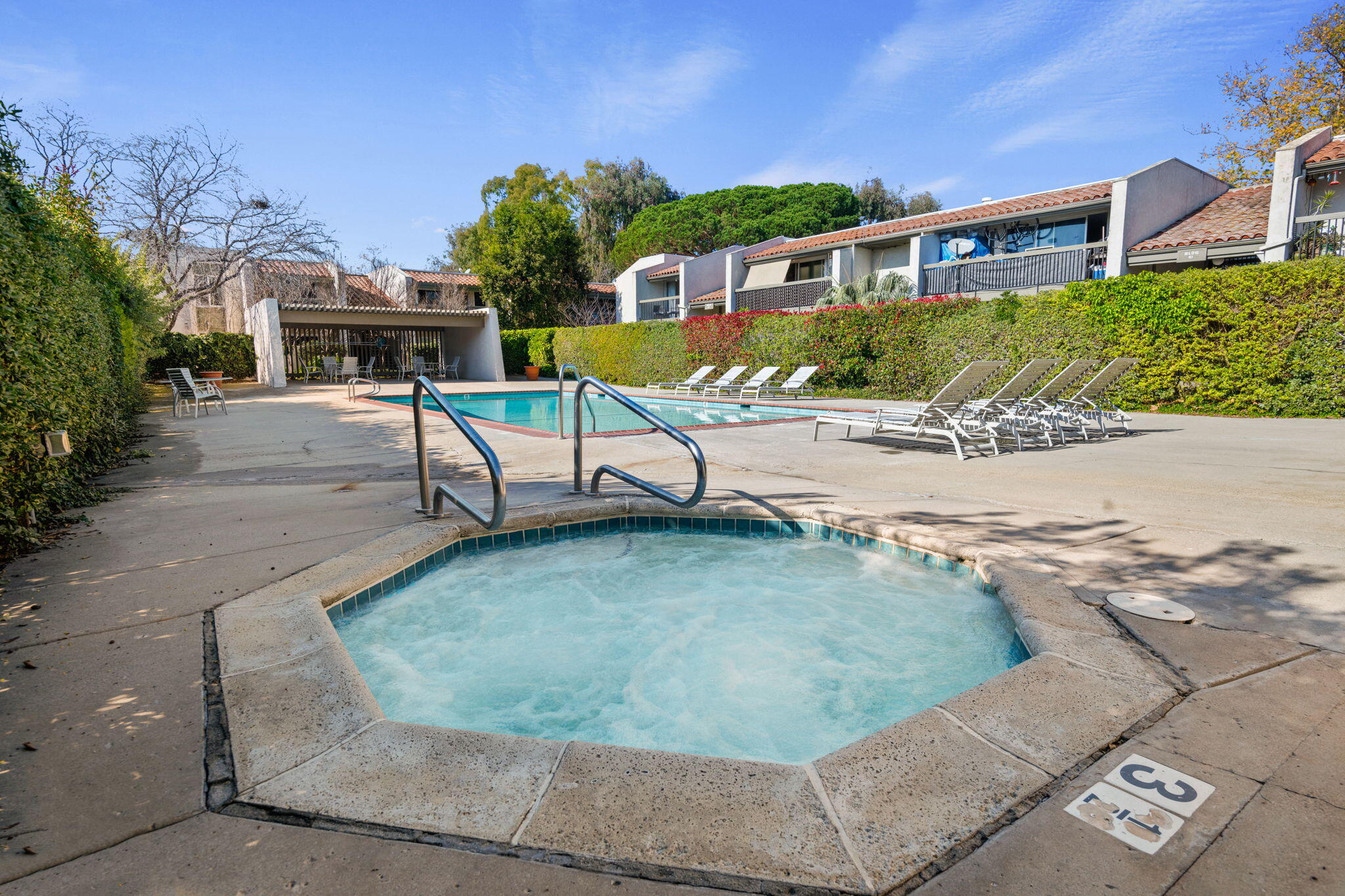 41 Dearborn Place, Unit 77 Goleta, CA 93117 - Photo 16 of 19 La Goleta Jacuzzi
