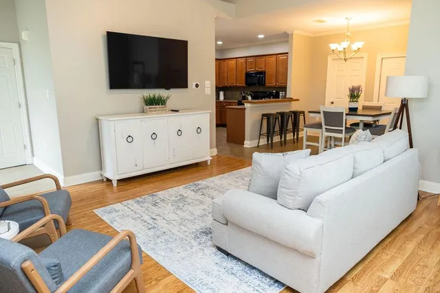 $2,300 | 7300 Burbank Drive, Baton Rouge, LA 70820