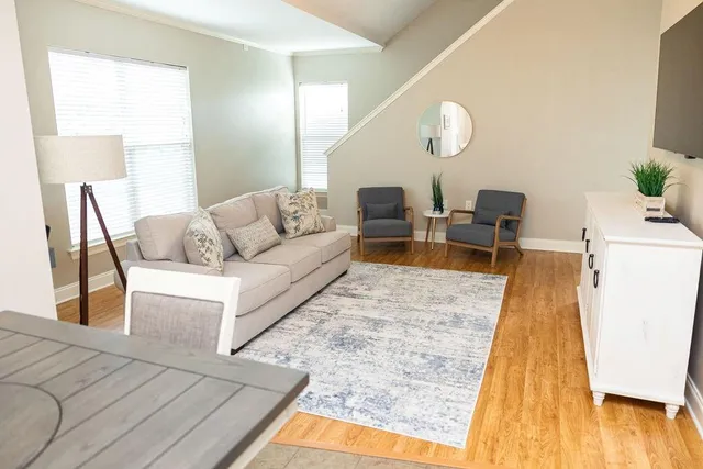 $2,300 | 7300 Burbank Drive, Baton Rouge, LA 70820