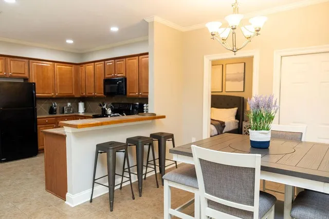 $2,300 | 7300 Burbank Drive, Baton Rouge, LA 70820