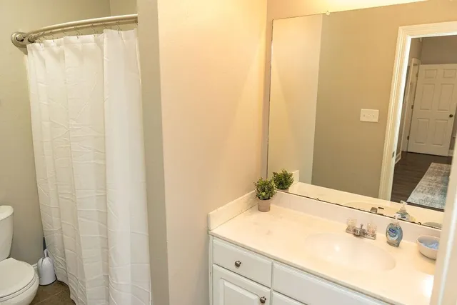 $2,300 | 7300 Burbank Drive, Baton Rouge, LA 70820