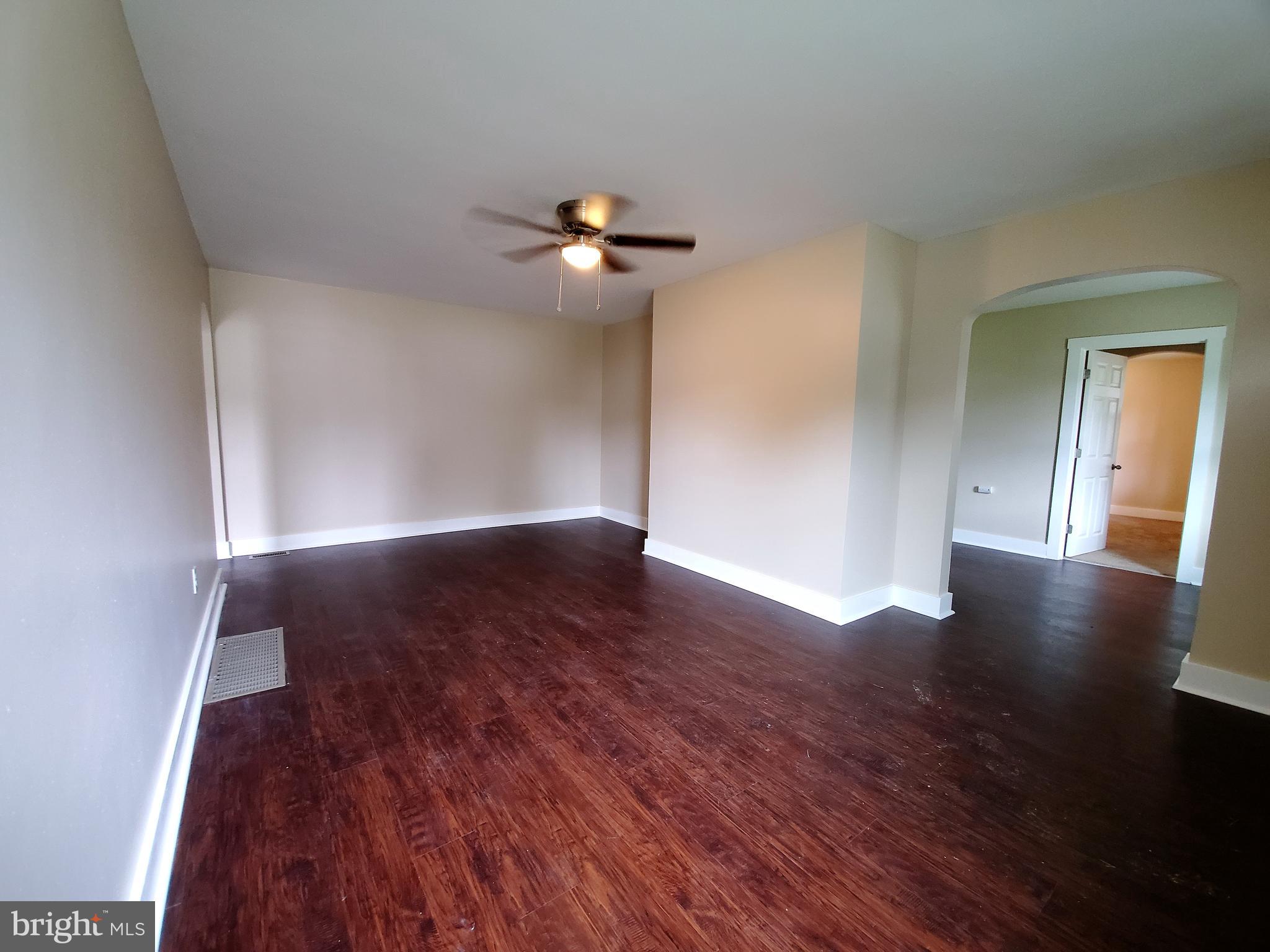 16 Wayne Road Bridgeton, NJ 08302 - Photo 5 of 37 Generously Sized Living Room