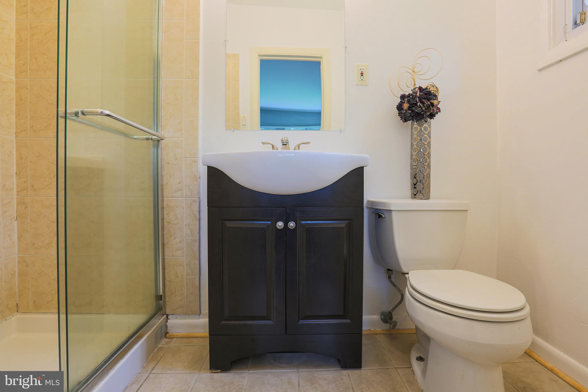 6108 Ivymount Road Baltimore, MD 21209 - Photo 16 of 27 Master Bathroom