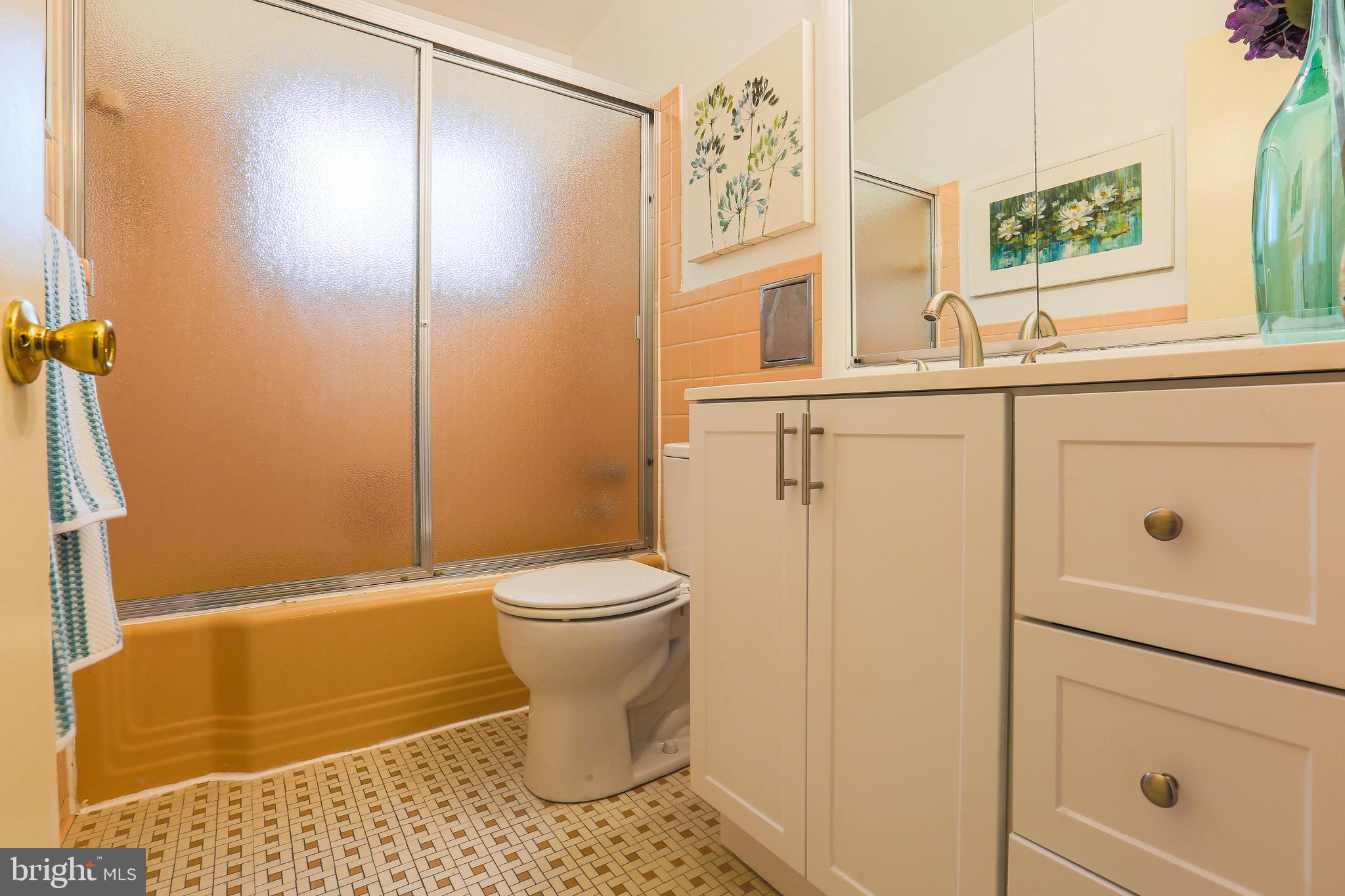 6108 Ivymount Road Baltimore, MD 21209 - Photo 19 of 27 Bathroom