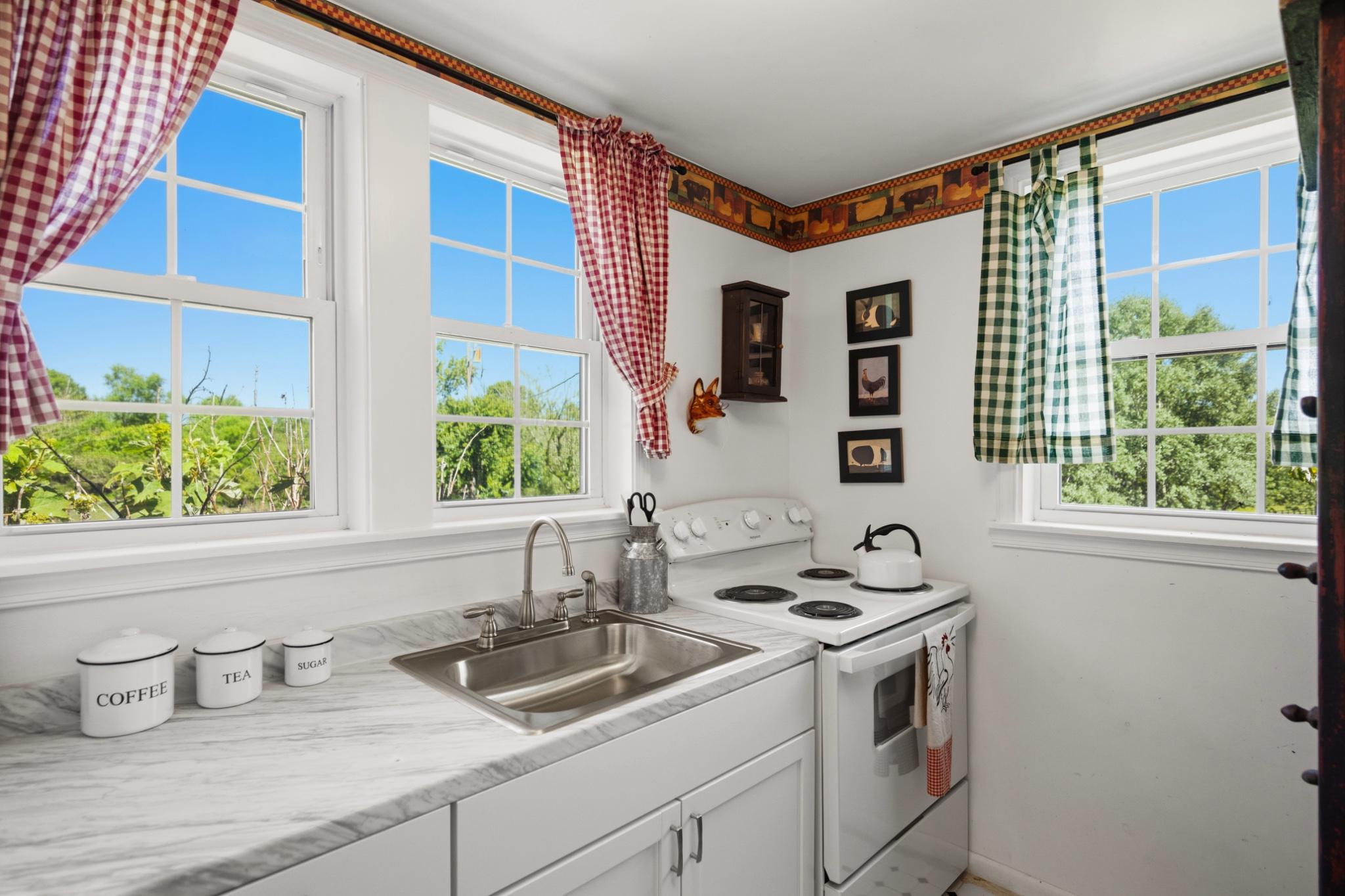18101 Cattail Road Poolesville, MD 20837 - Photo 62 of 79 Sun-drenched quintessential country kitchen