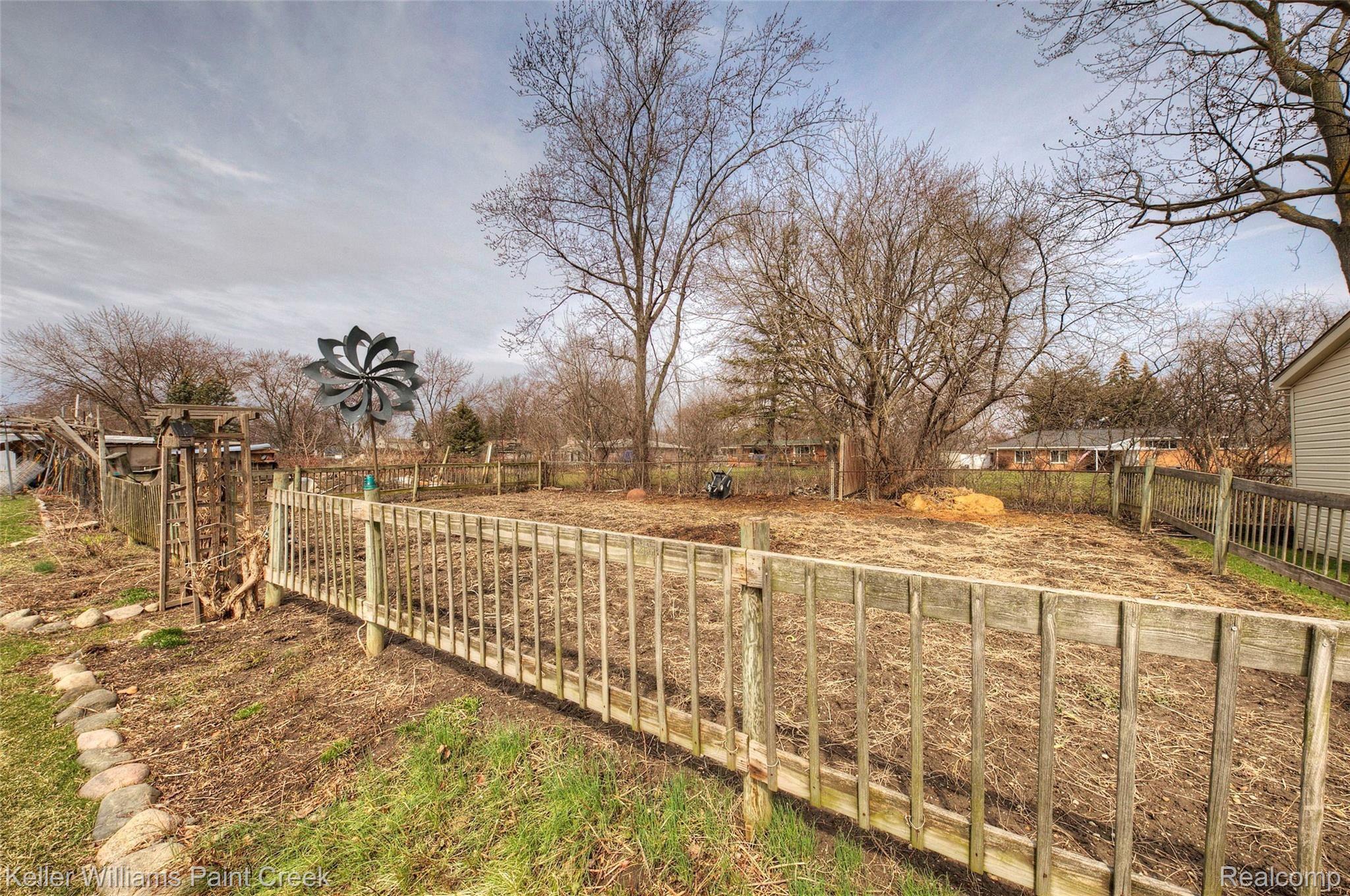 2263 East Maple Road Troy, MI 48083 - Photo 47 of 54 Garden