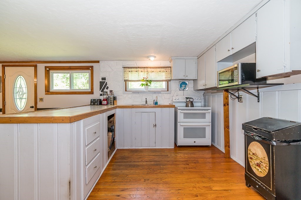 16 Oakham Road North Brookfield, MA 01535 - Photo 3 of 23