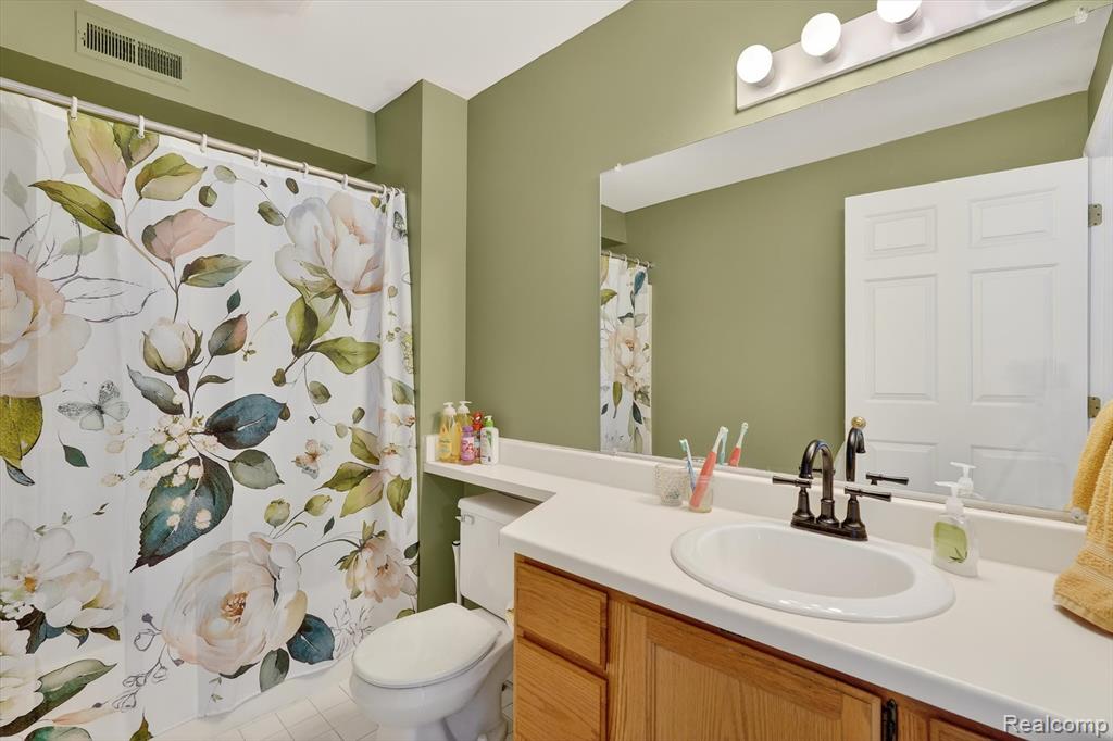 613 Curzon Court, Unit 203 Howell, MI 48843 - Photo 21 of 34 Gallery Image 21