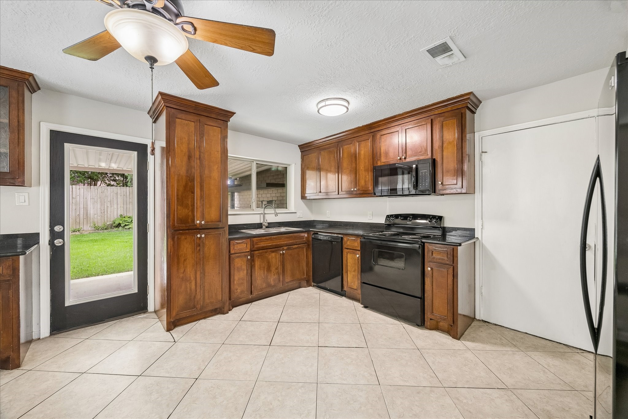 10411 Goodrum Road Houston, TX 77041 - Photo 10 of 25