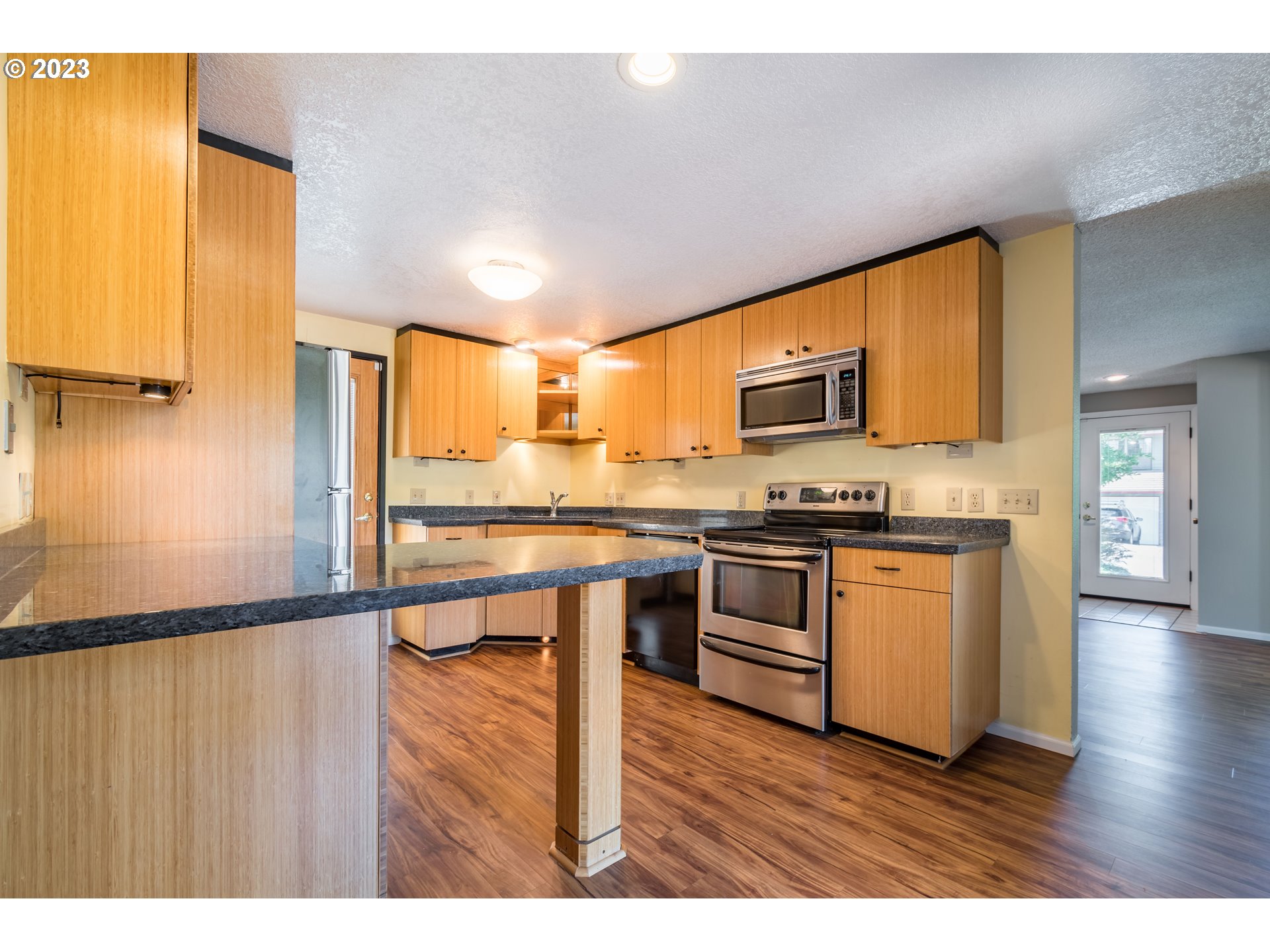 4029 Dillard Road Eugene, OR 97405 - Photo 11 of 47 Gallery Image 11