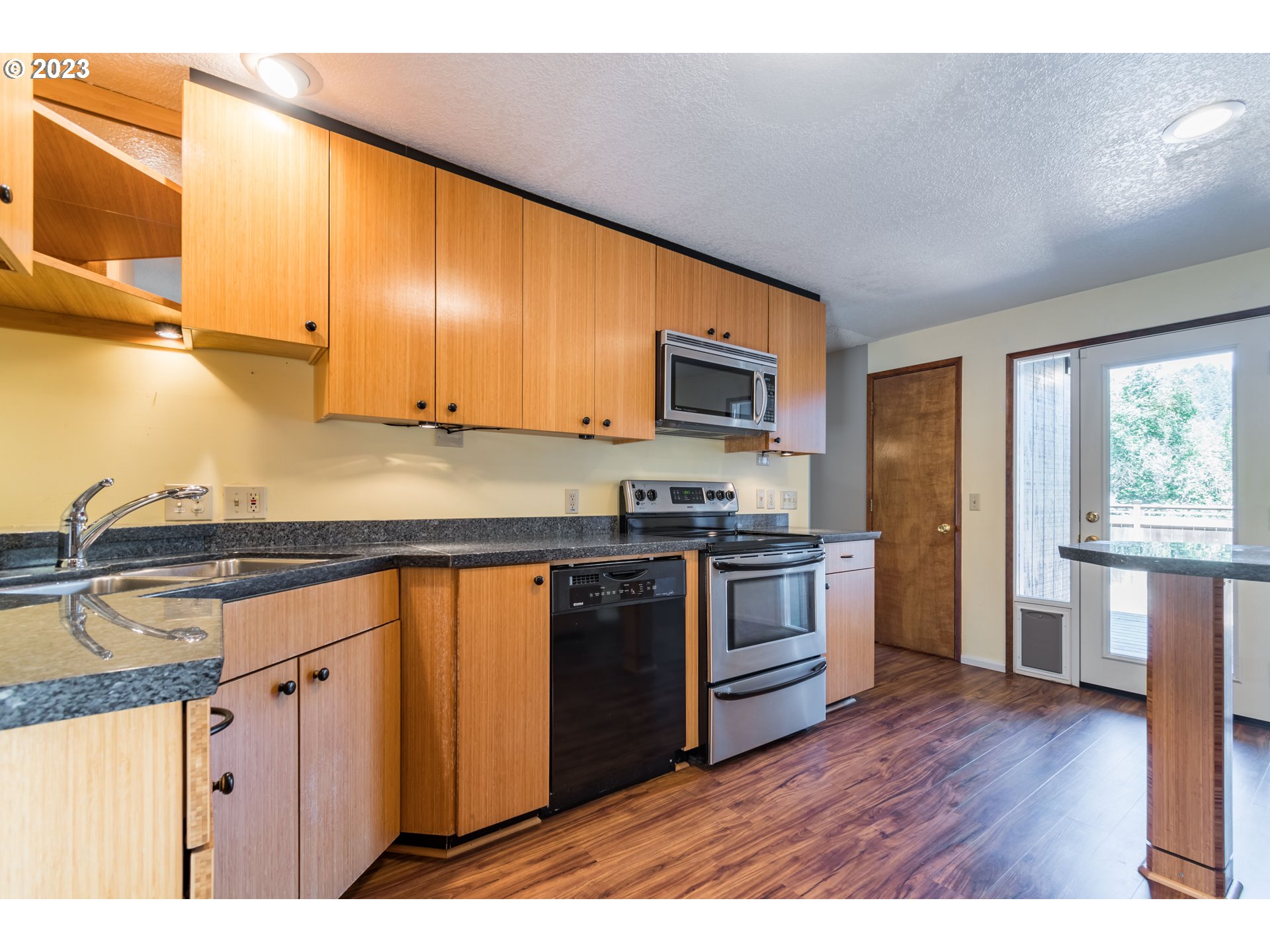 4029 Dillard Road Eugene, OR 97405 - Photo 15 of 47 Gallery Image 15