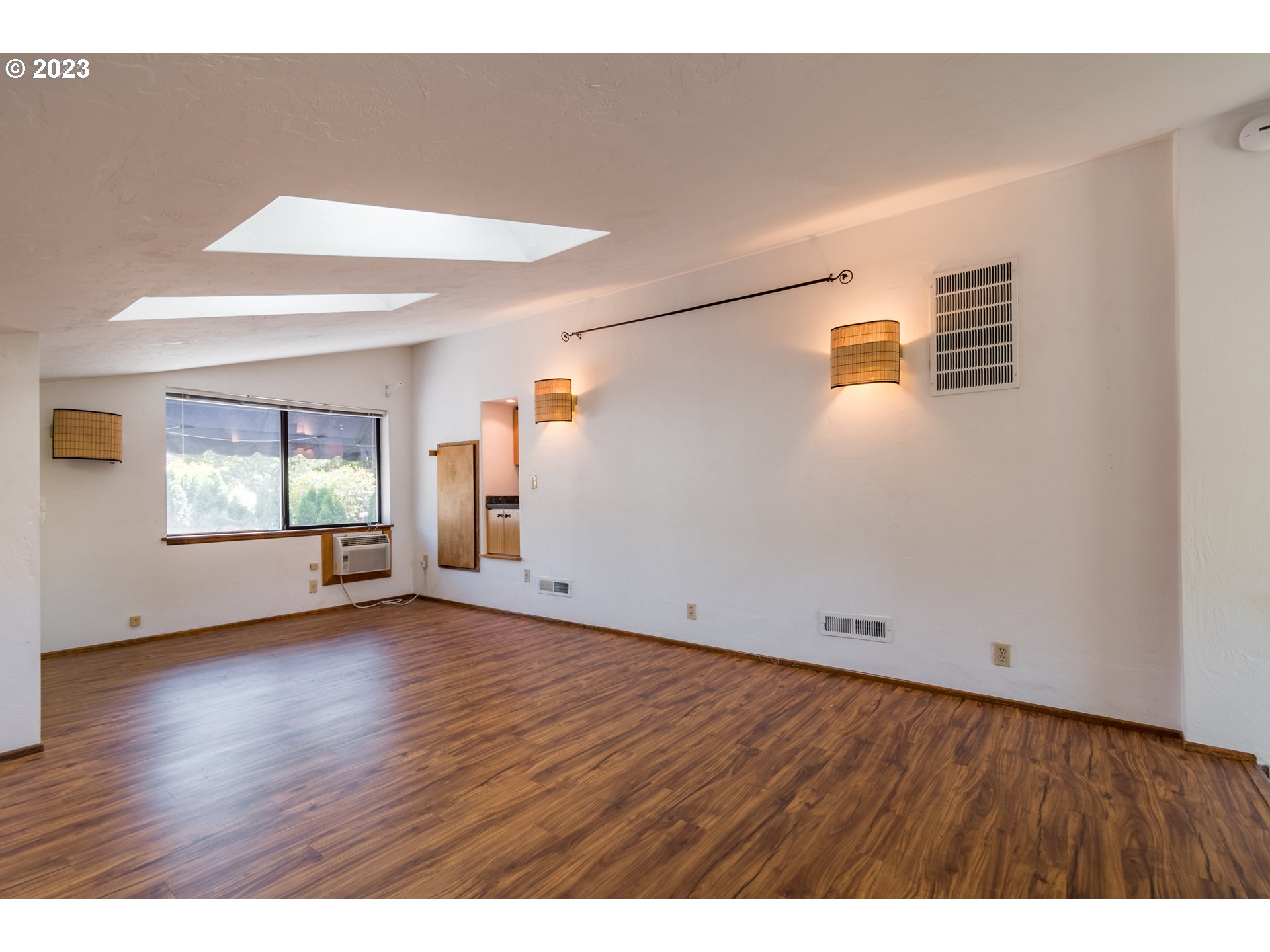 4029 Dillard Road Eugene, OR 97405 - Photo 32 of 47 Gallery Image 32