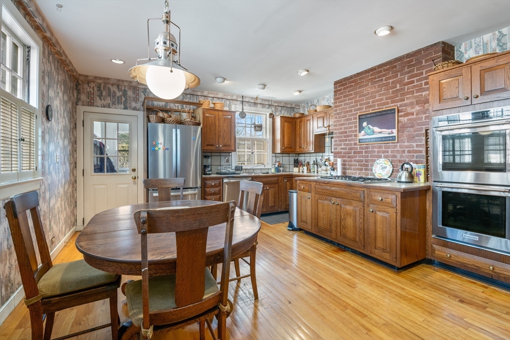 46 Central Avenue Newton, MA 02460 - Photo 4 of 33