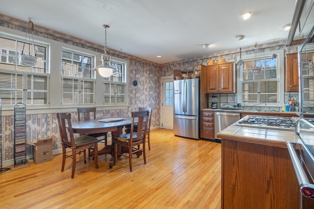 46 Central Avenue Newton, MA 02460 - Photo 5 of 33