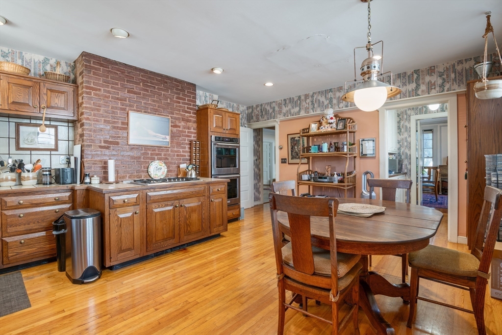 46 Central Avenue Newton, MA 02460 - Photo 6 of 33