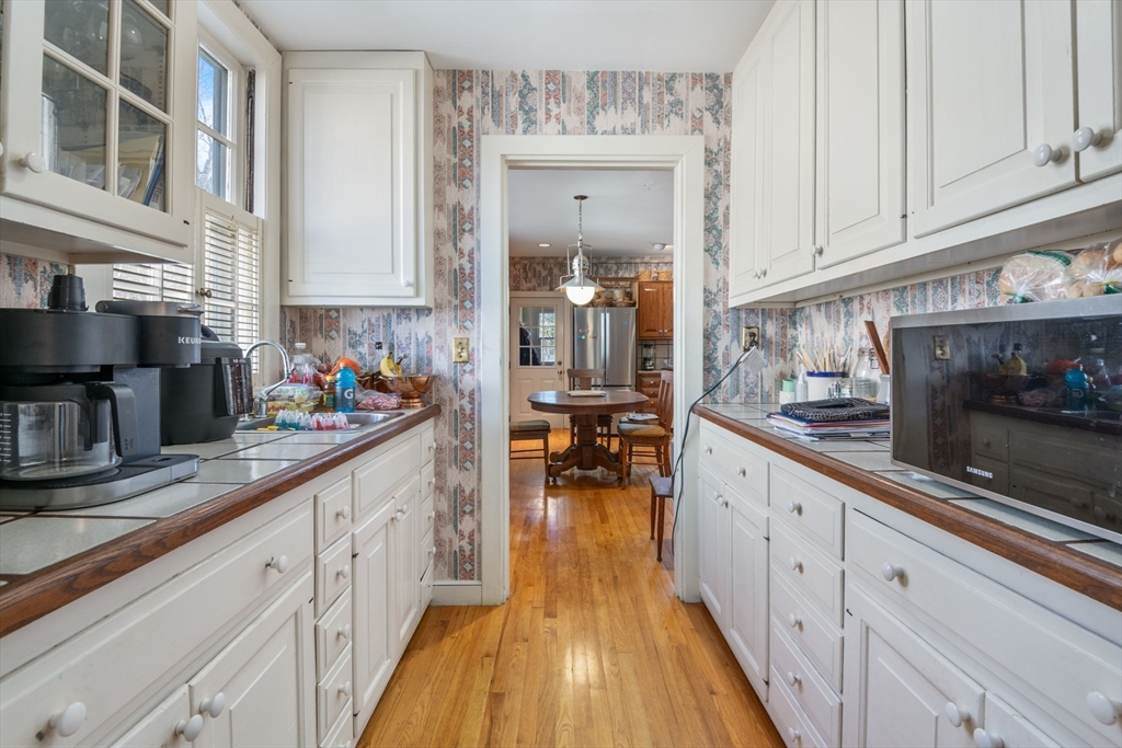 46 Central Avenue Newton, MA 02460 - Photo 7 of 33