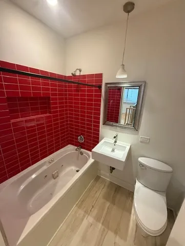 $2,295 | 4946 North Harding Avenue, Unit 1W, Chicago, IL 60625