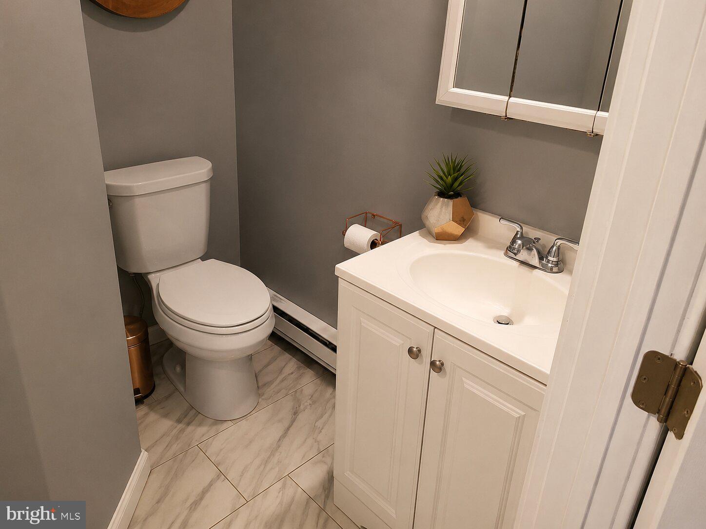 1224 Tasker Street, Unit 1R Philadelphia, PA 19148 - Photo 8 of 9