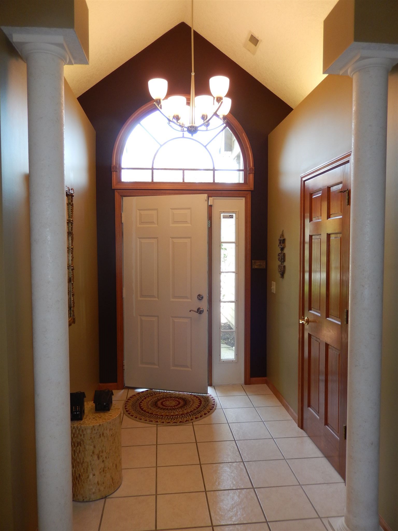 9031 Spring Forest Drive Fort Wayne, IN 46804 - Photo 2 of 25 Gallery Image 2