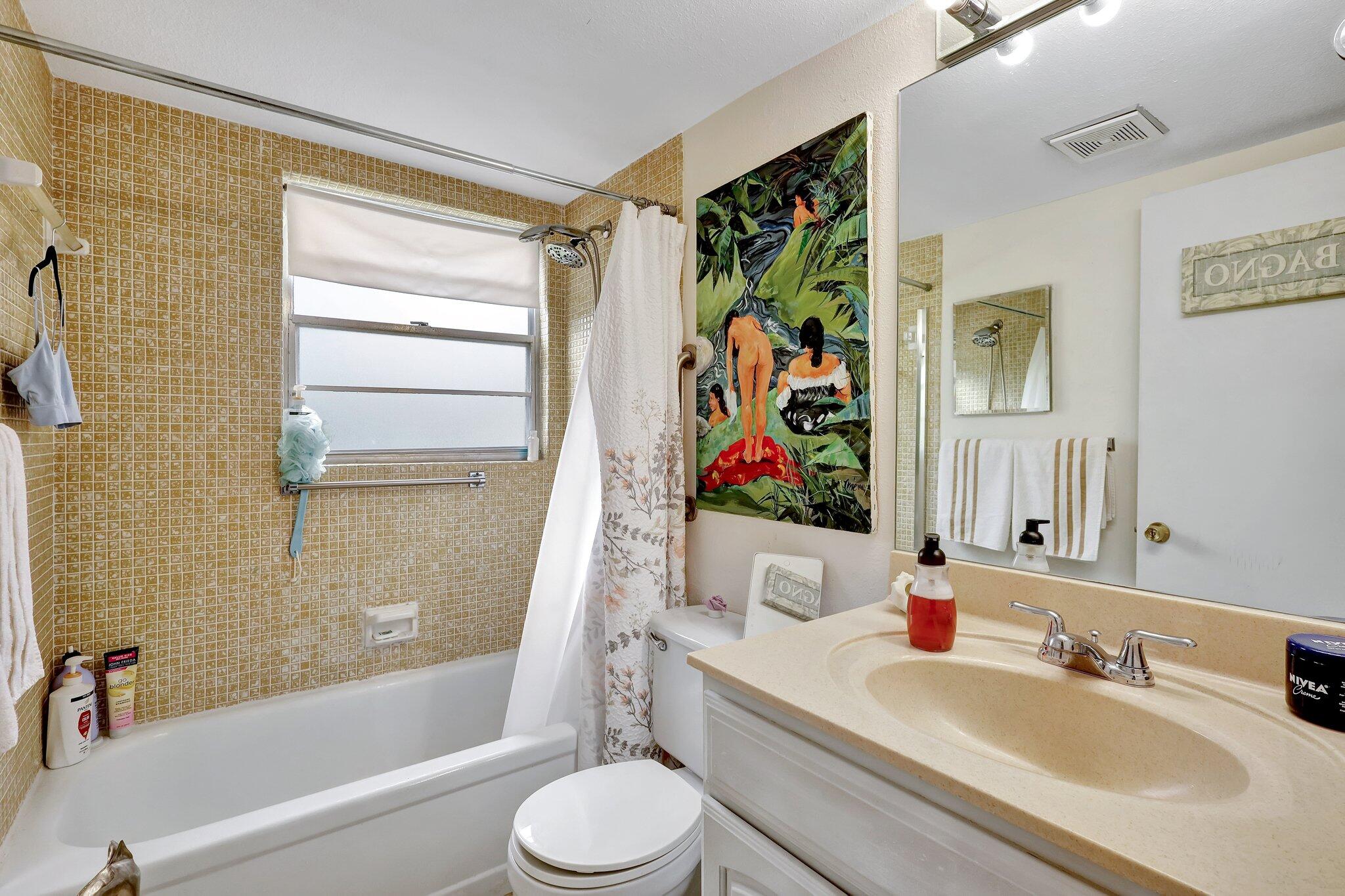 200 Mansfield East Boca Raton, FL 33434 - Photo 16 of 51 Bathroom1