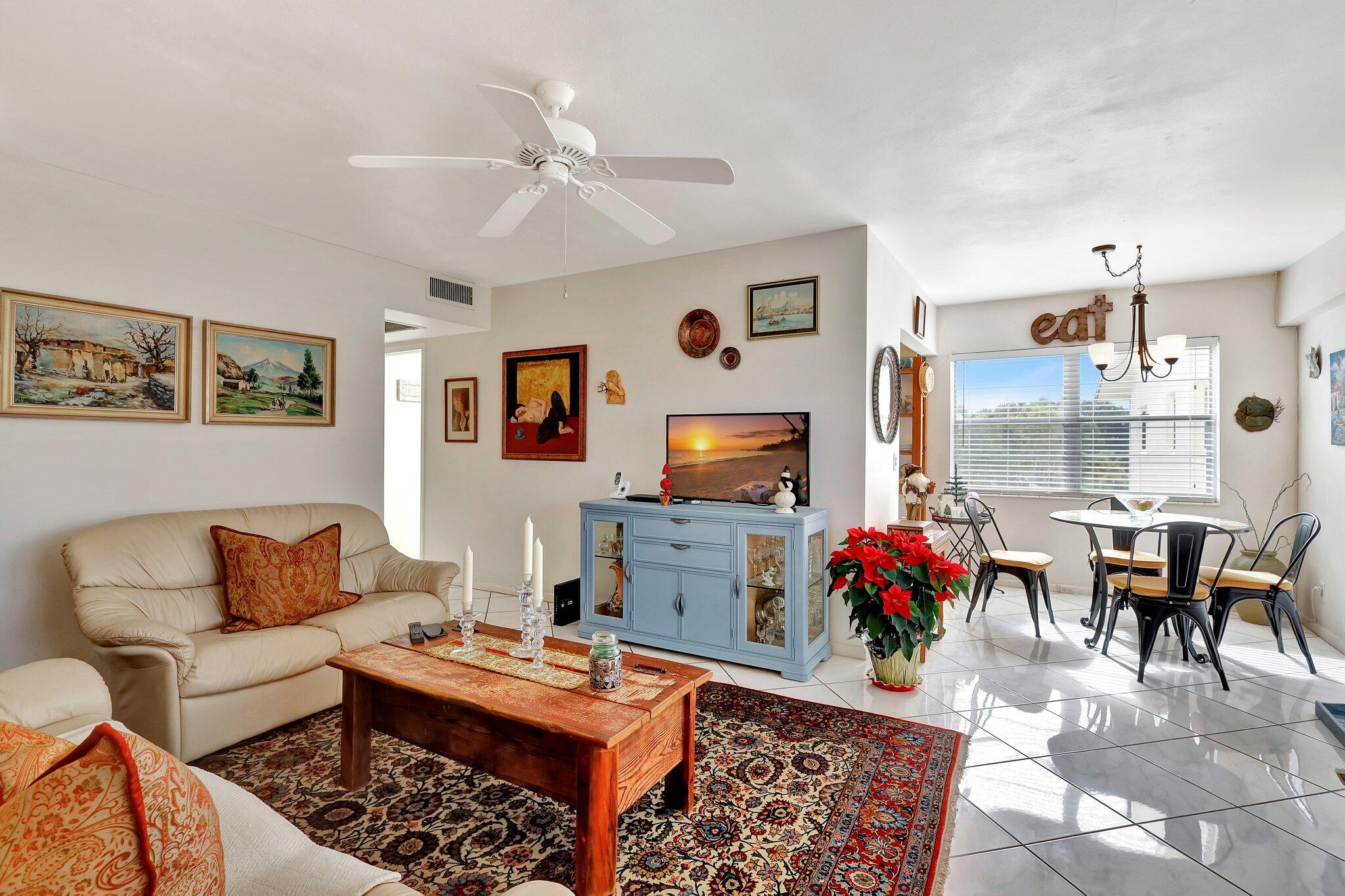 200 Mansfield East Boca Raton, FL 33434 - Photo 8 of 51 Living Room