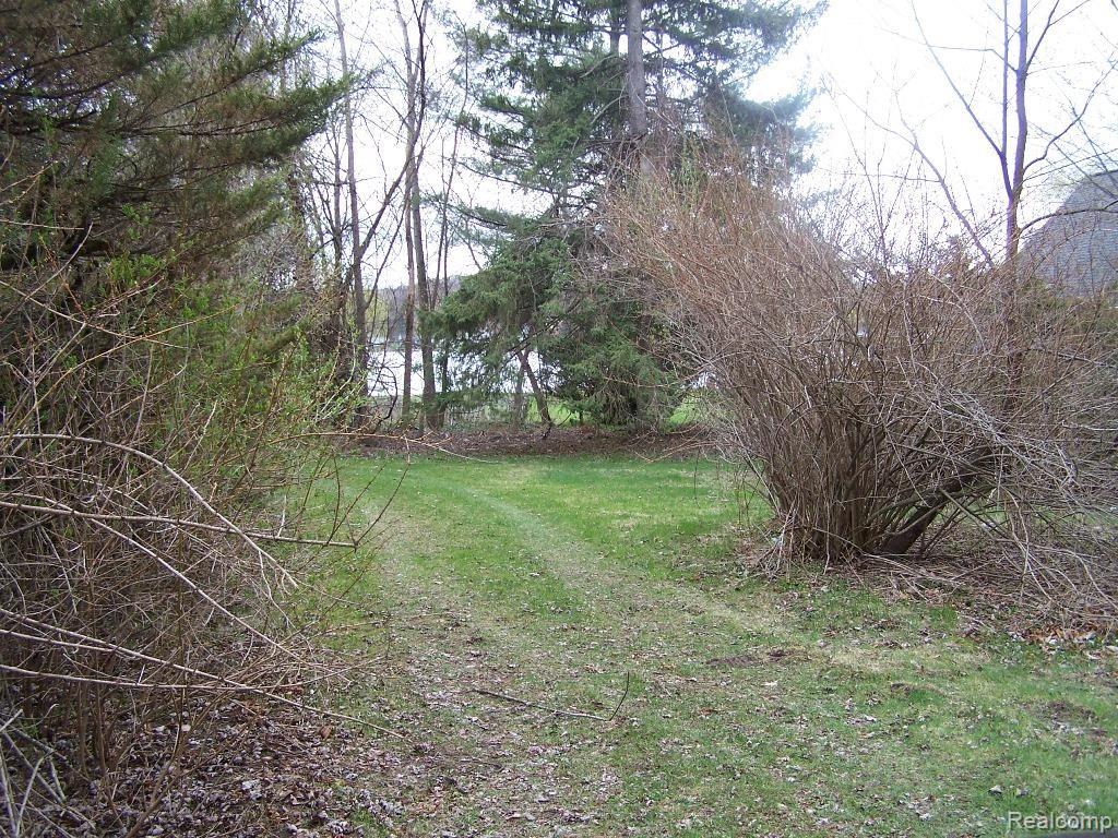 5715 Mabley Hill Road Fenton, MI 48430 - Photo 3 of 6