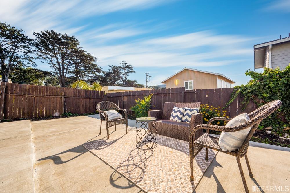 290 Clifton Road Pacifica, CA 94044 - Photo 51 of 60 a backyard of a house with table and chairs