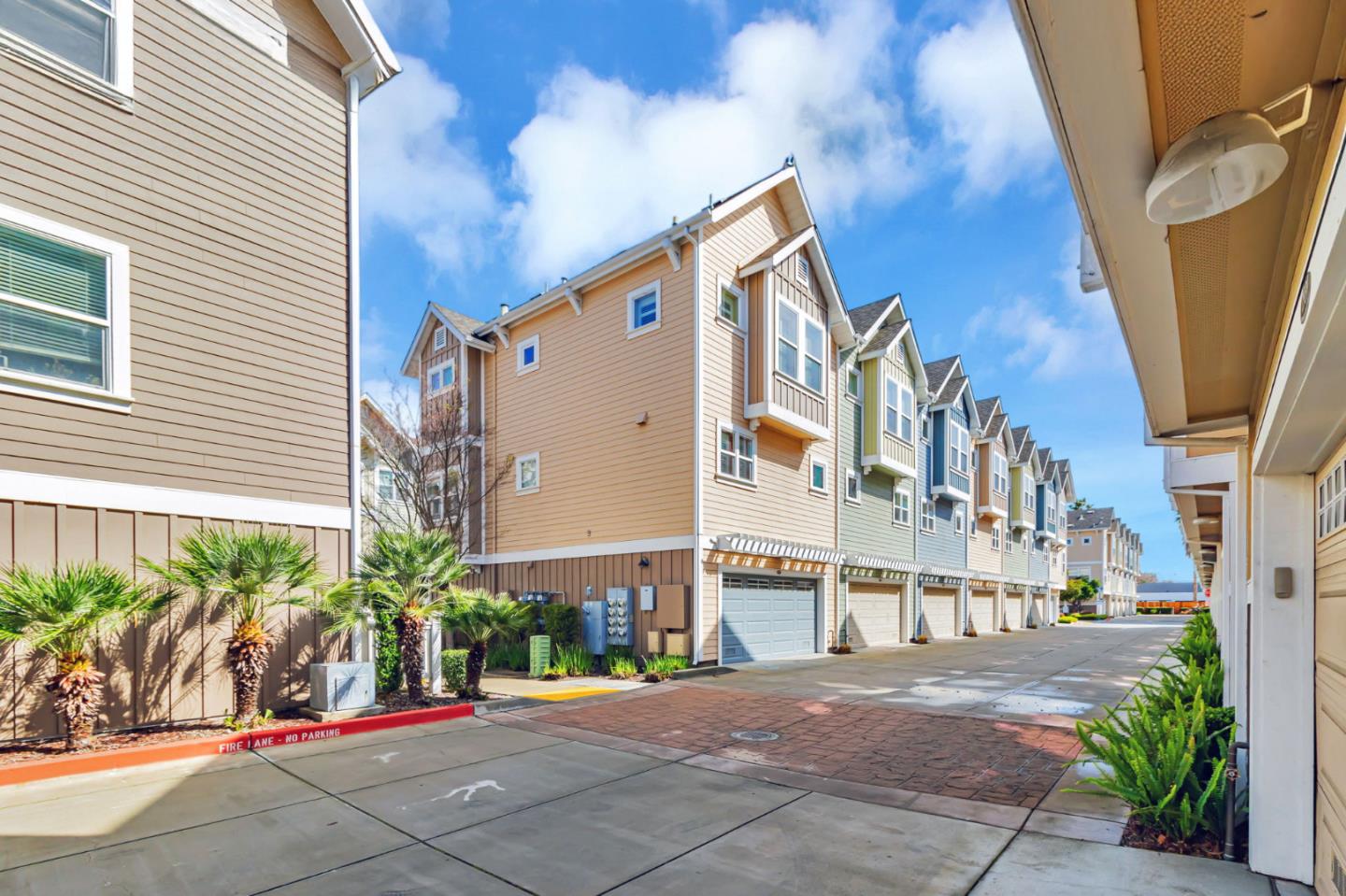 843 Avery Drive Mountain View, CA 94043 - Photo 39 of 43 a view of a street with a building