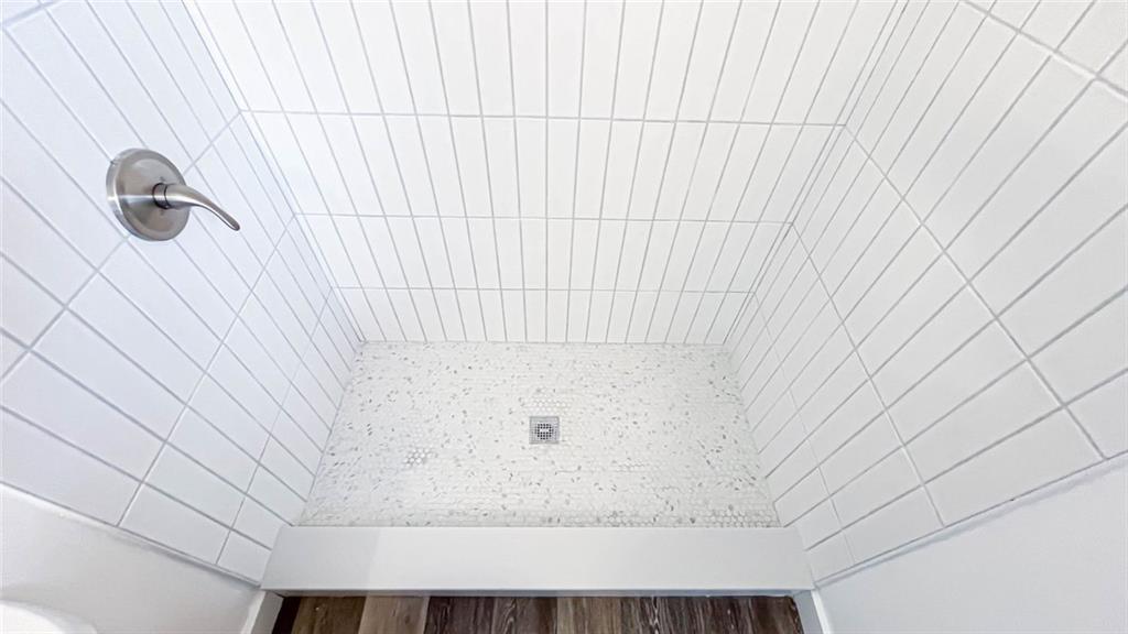 4094 Dollar Circle Suwanee, GA 30024 - Photo 36 of 56 a bathroom with a bathtub