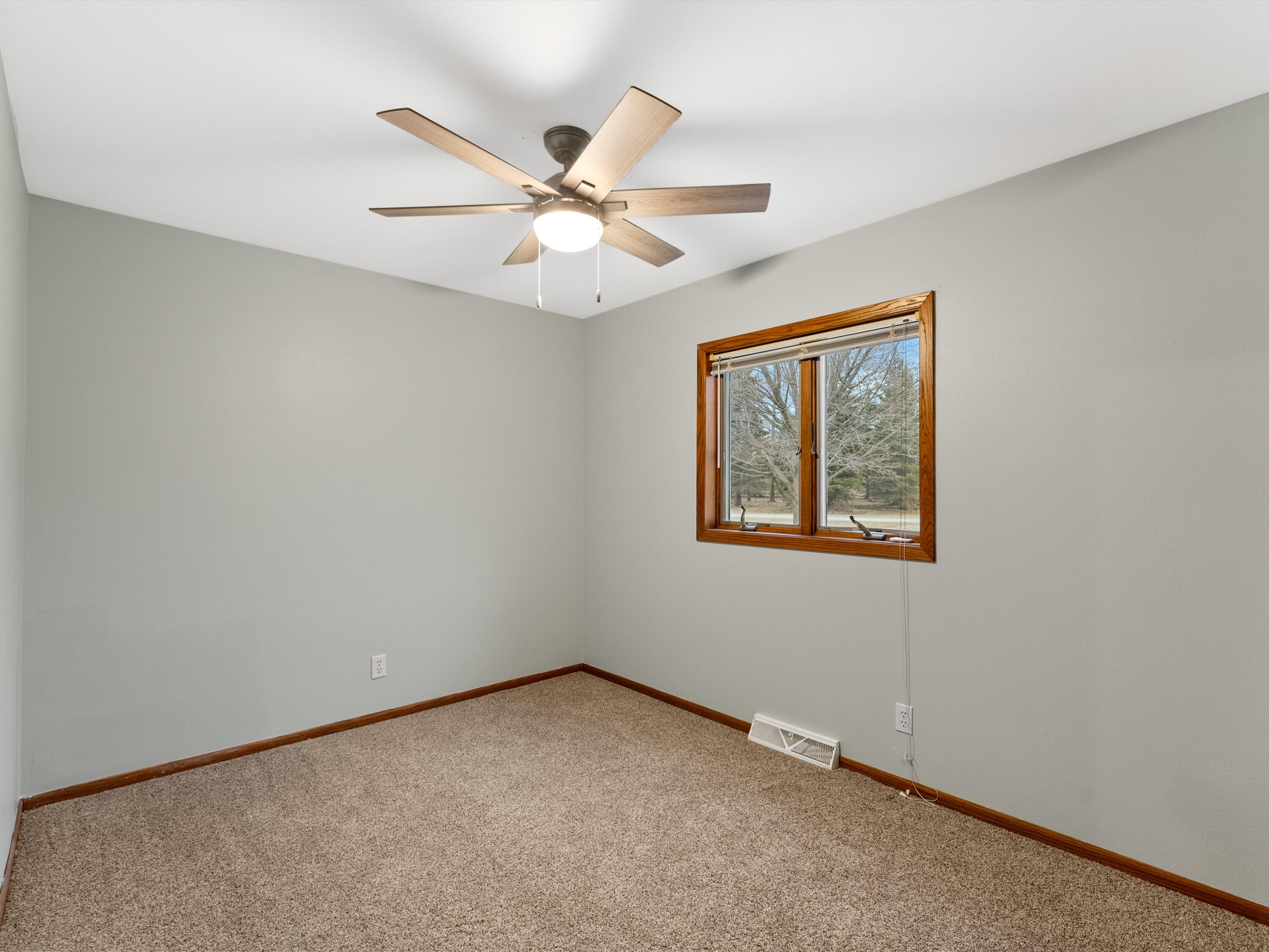 1230 North Parkview Road Manitowoc, WI 54220 - Photo 16 of 32 Bed on Main