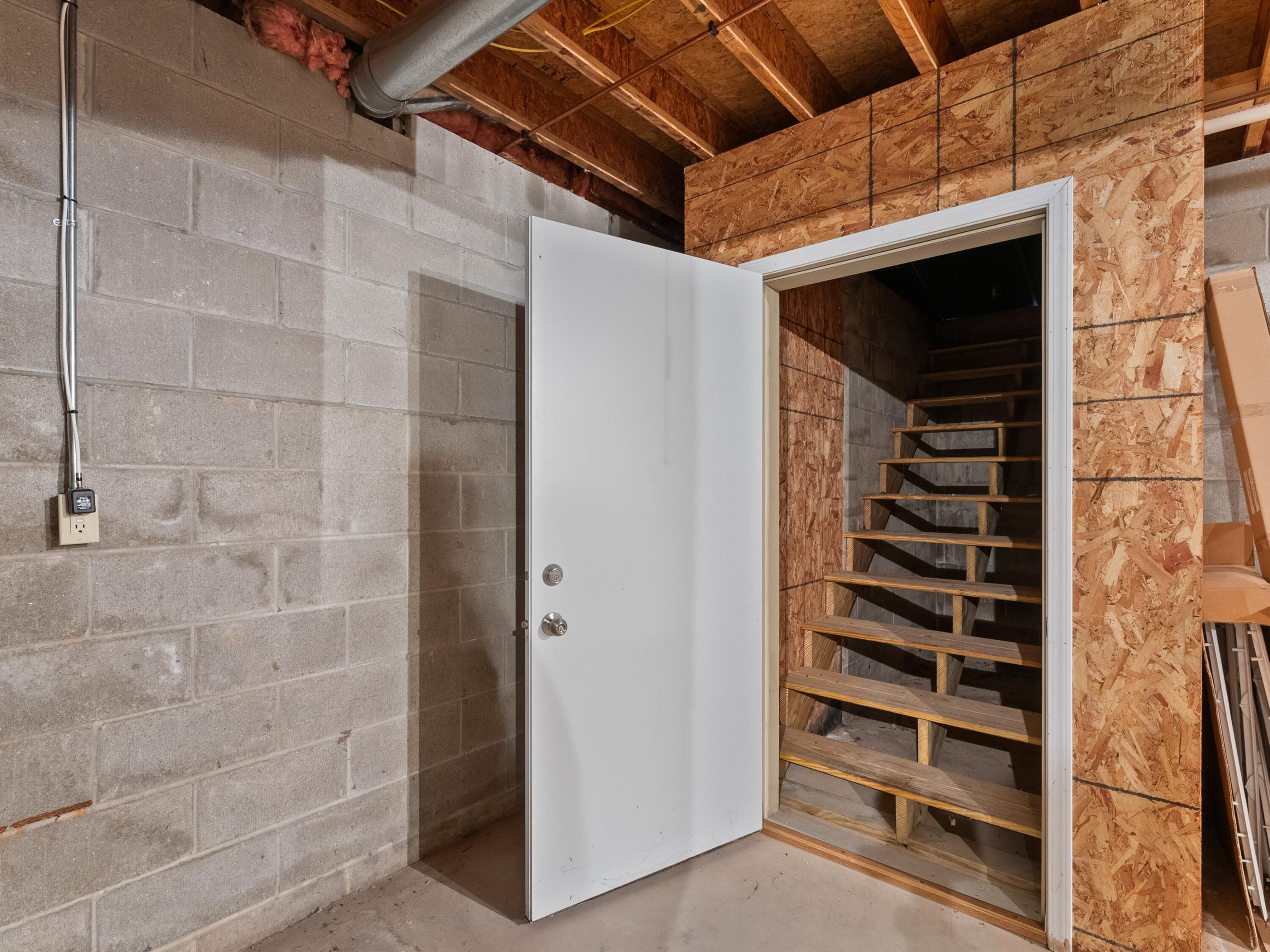 1230 North Parkview Road Manitowoc, WI 54220 - Photo 23 of 32 Basement Walk Up Exit