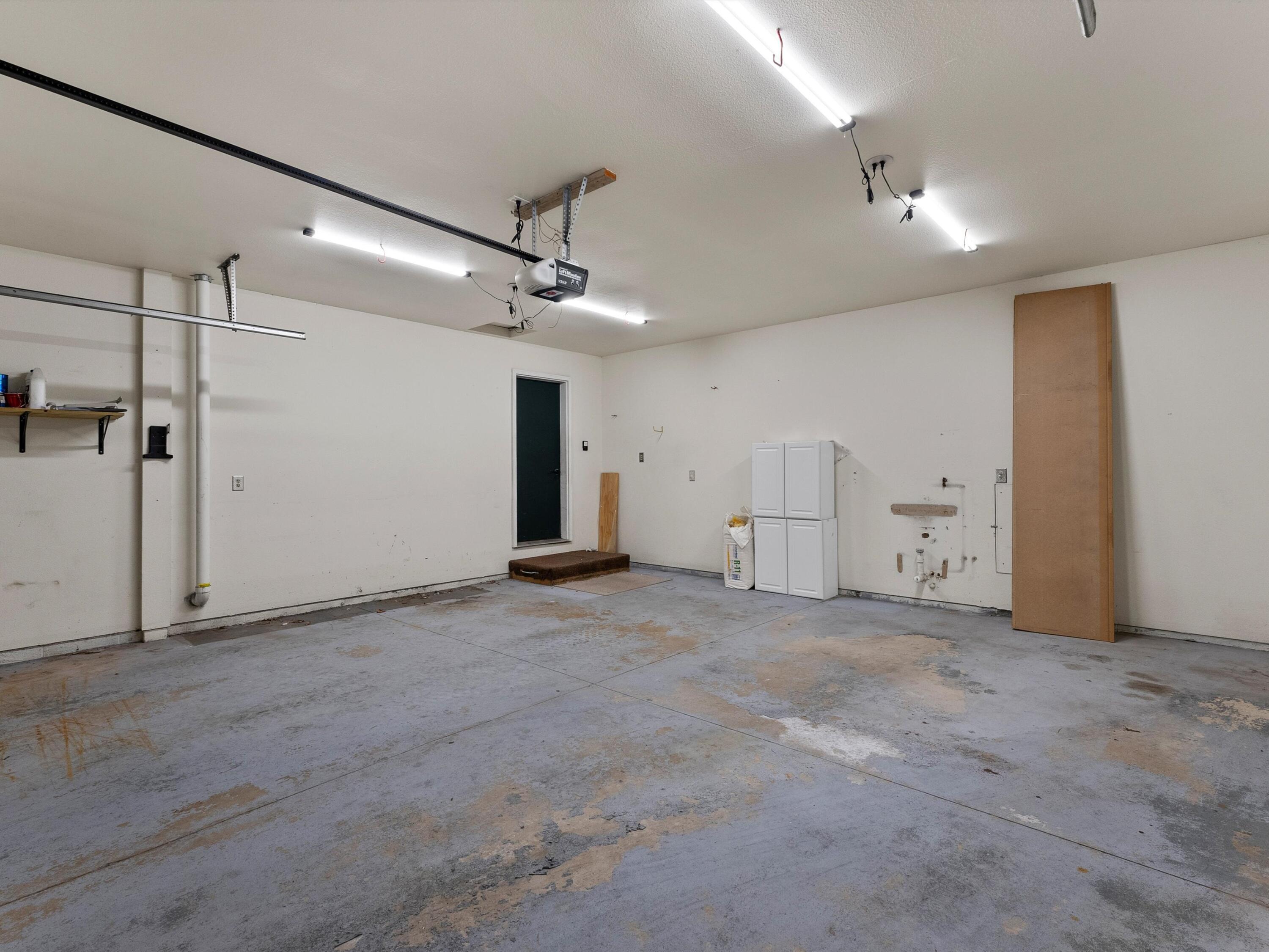 1230 North Parkview Road Manitowoc, WI 54220 - Photo 24 of 32 Garage