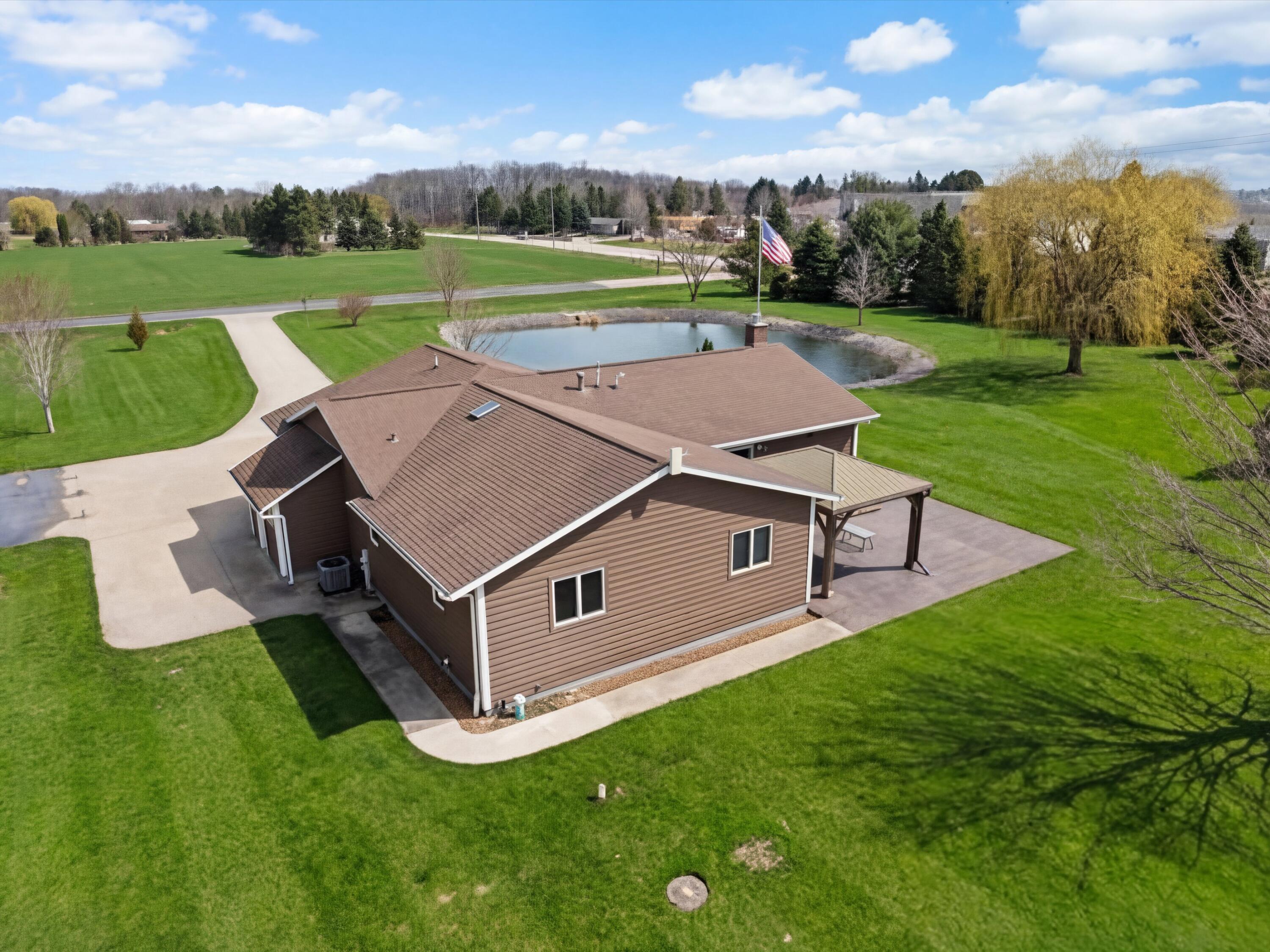 1230 North Parkview Road Manitowoc, WI 54220 - Photo 26 of 32 Yard