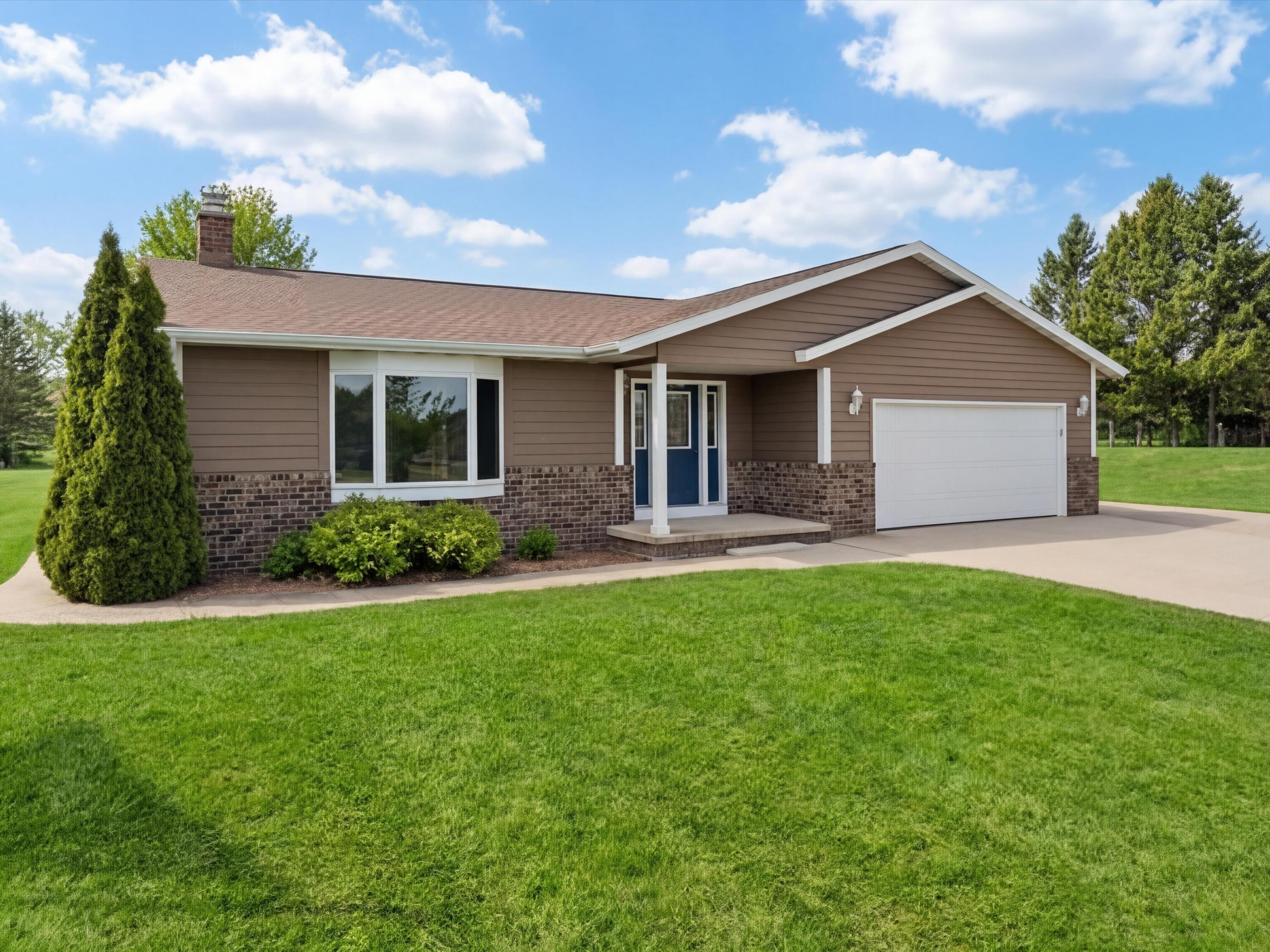 1230 North Parkview Road Manitowoc, WI 54220 - Photo 3 of 32 Front