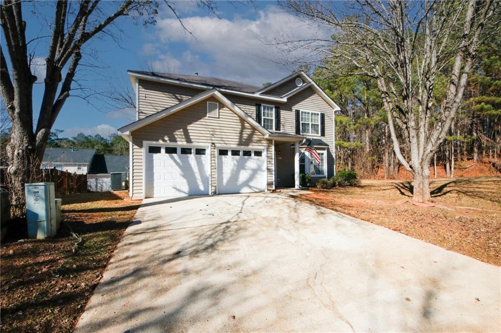 4493 Bridle Ridge Way Lithonia, GA 30038 - Photo 2 of 35 a front view of a house with a yard