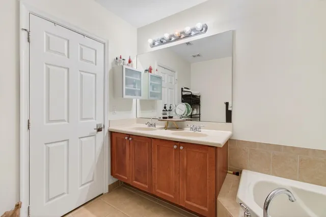 $2,900 | 321 Bayfront Drive, Boynton Beach, FL 33435