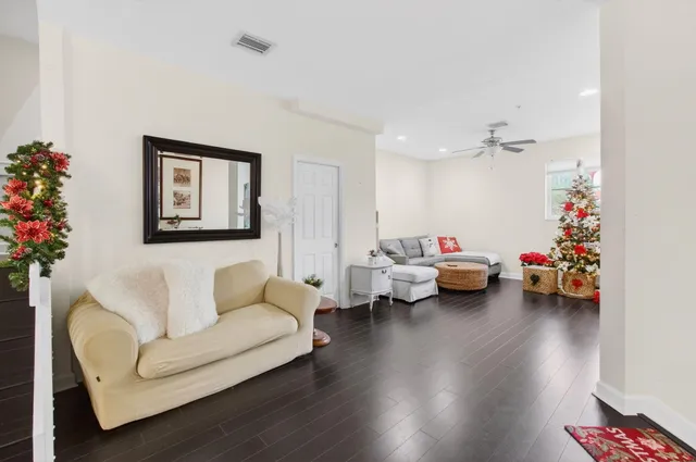 $2,900 | 321 Bayfront Drive, Boynton Beach, FL 33435