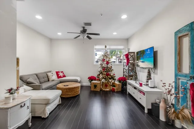 $2,900 | 321 Bayfront Drive, Boynton Beach, FL 33435