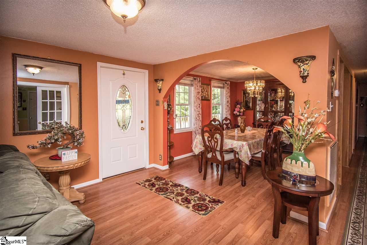 107 Falling Creek Road Spartanburg, SC 29301 - Photo 4 of 33 Gallery Image 4