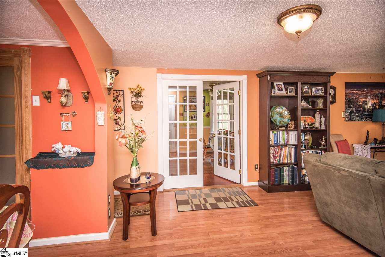 107 Falling Creek Road Spartanburg, SC 29301 - Photo 6 of 33 Gallery Image 6