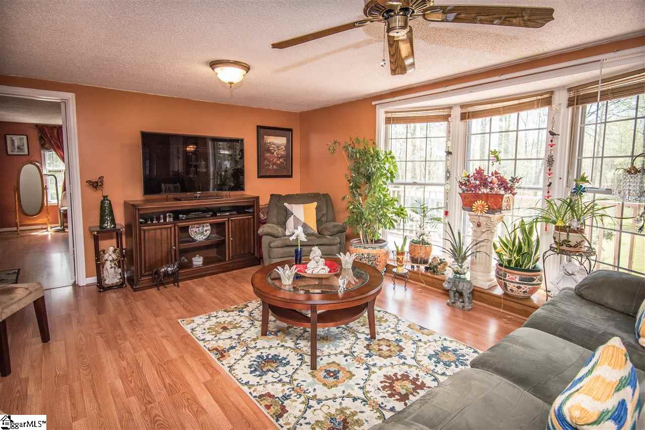 107 Falling Creek Road Spartanburg, SC 29301 - Photo 7 of 33 Gallery Image 7