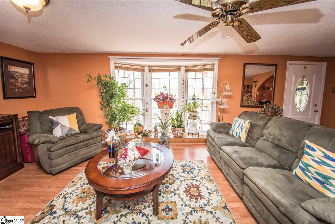 107 Falling Creek Road Spartanburg, SC 29301 - Photo 8 of 33 Gallery Image 8