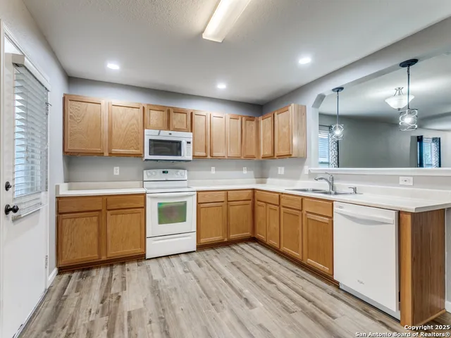 $1,795 | 120 Blue Willow, Cibolo, TX 78108